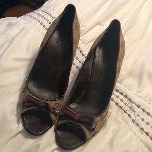 Women’s Gucci high heel classic shoes